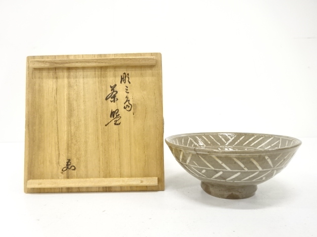 作家物　彫三島　茶碗